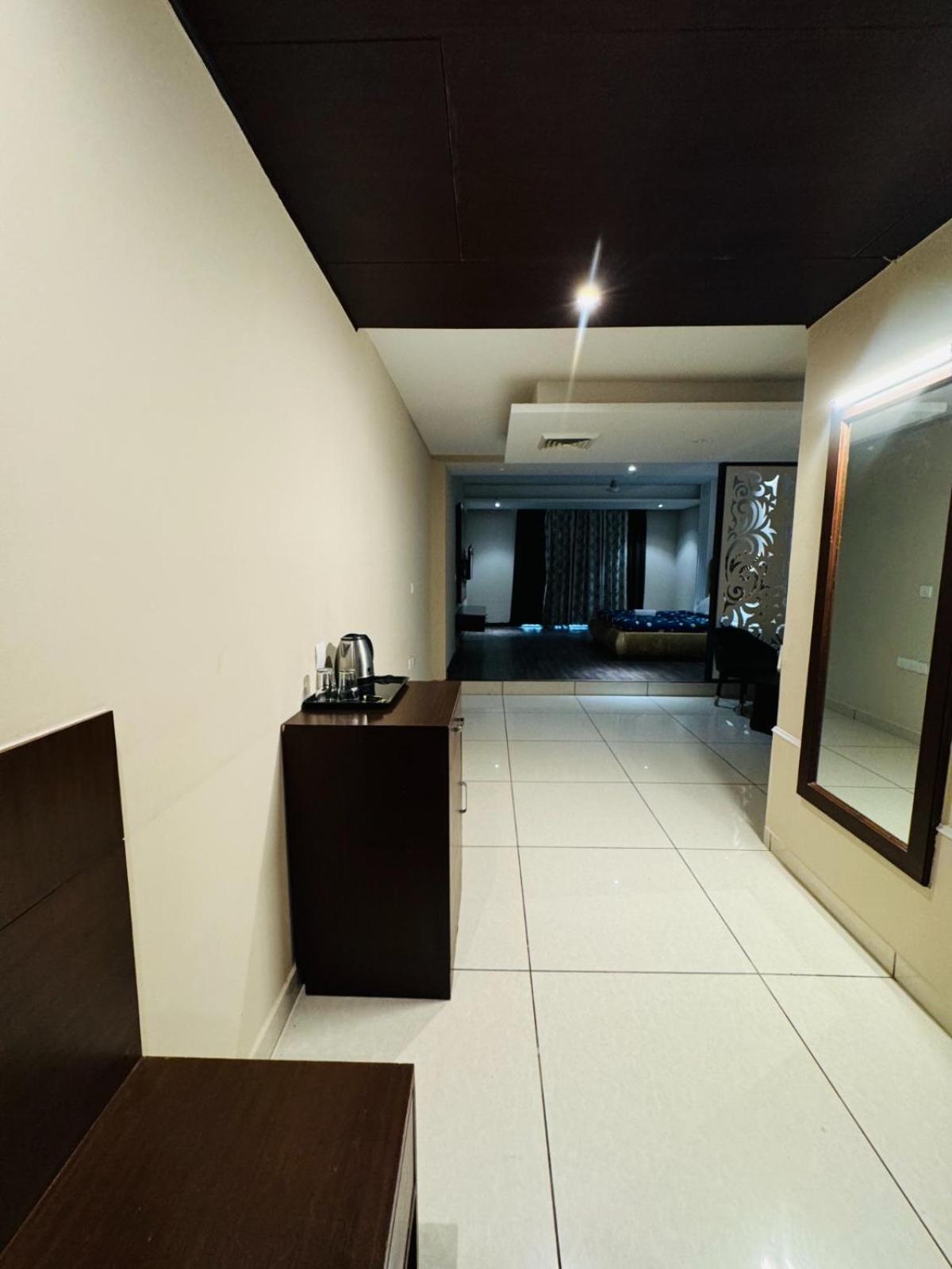 The Pearl Hotel Sirsa Экстерьер фото