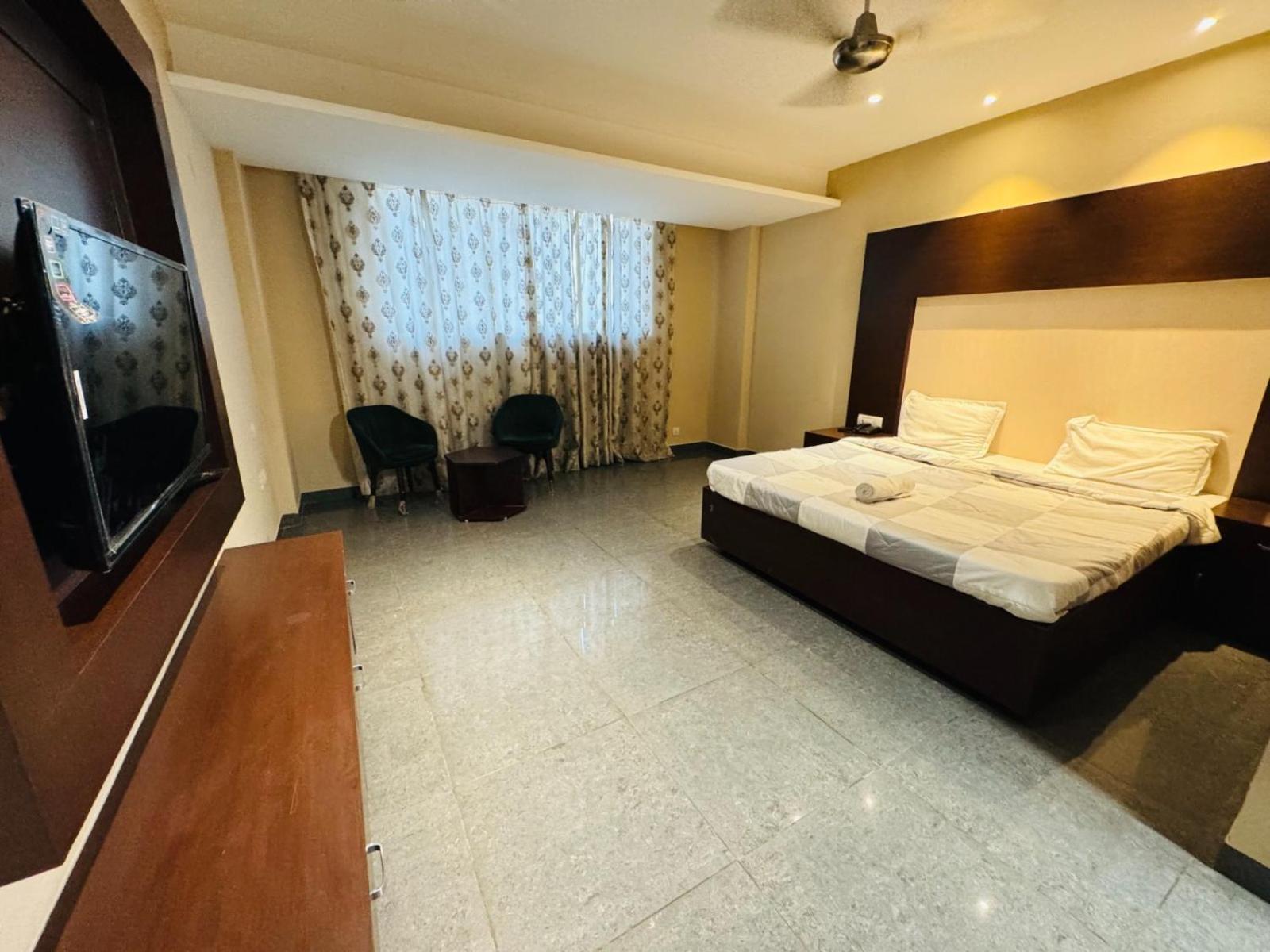 The Pearl Hotel Sirsa Экстерьер фото